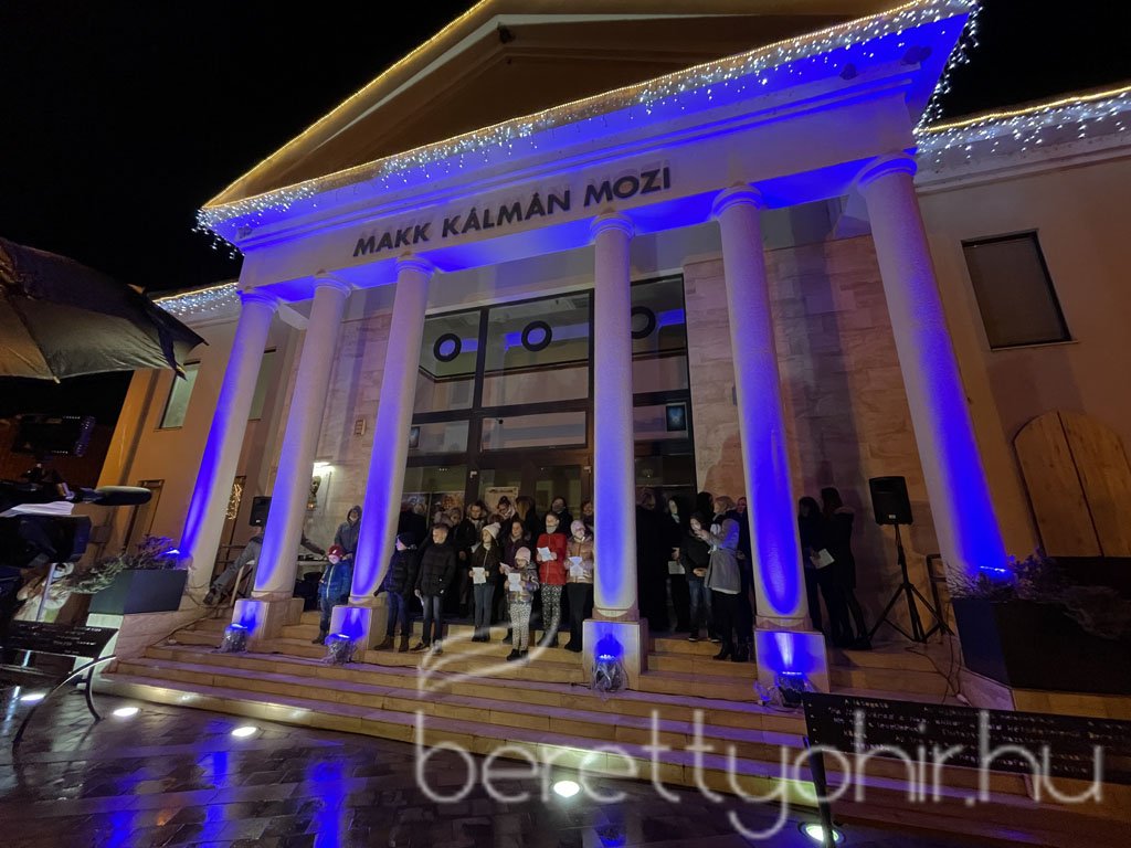 Betlehemi szárnyas oltárt nyitottunk 20